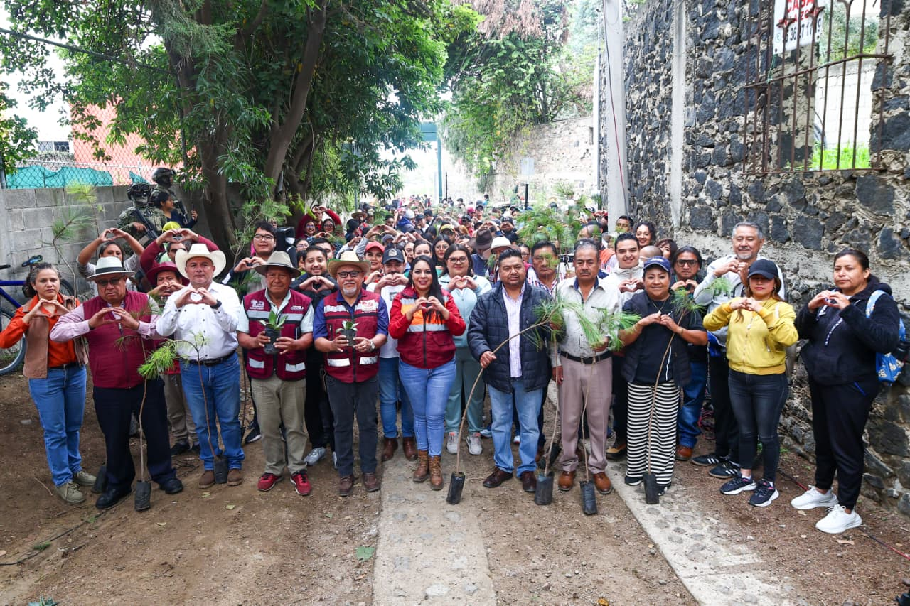 Tonantzin Fernández encabeza jornada de reforestación en el Cerro Zapotecas Tonantzin Fernández encabeza jornada de reforestación en el Cerro Zapotecas