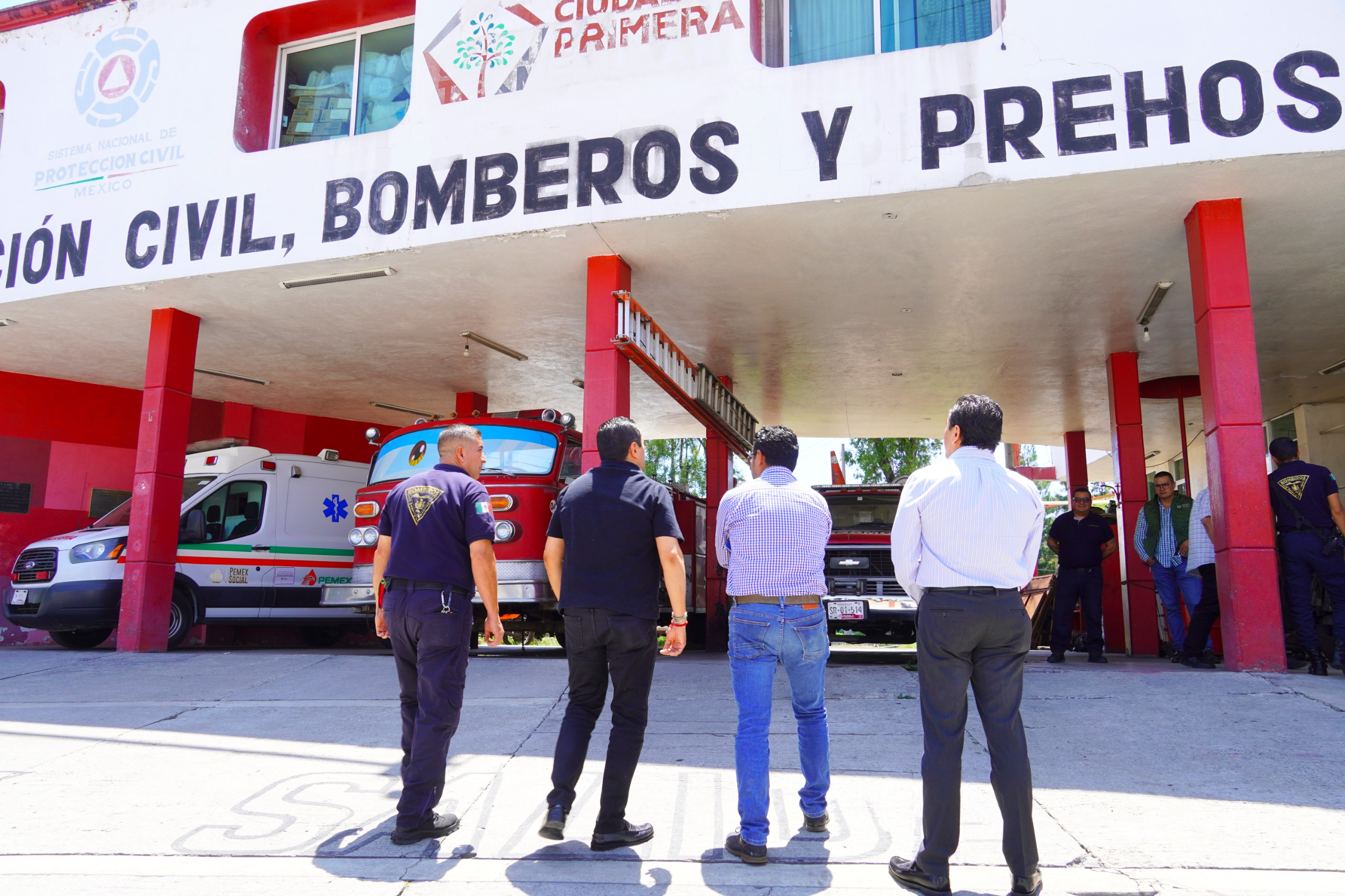 Juan Manuel Alonso impulsa rehabilitación del Cuartel de Bomberos de Texmelucan Juan Manuel Alonso impulsa rehabilitación del Cuartel de Bomberos de Texmelucan