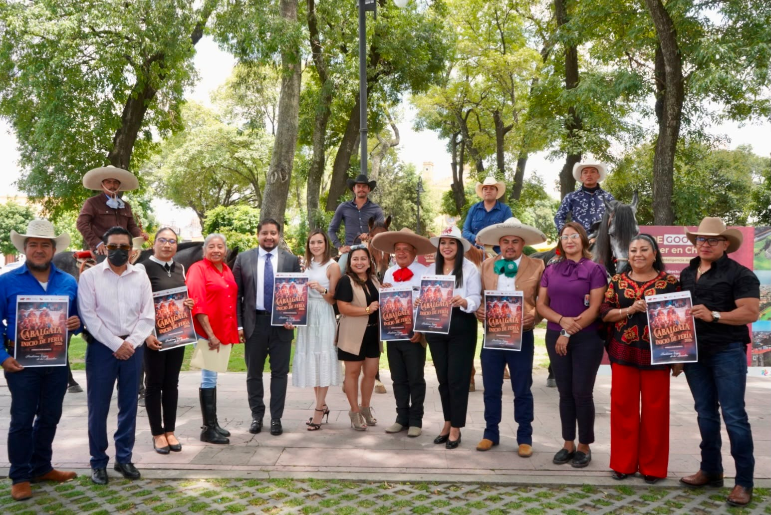 Tonantzin Fernández presenta Cabalgata de Inicio de Feria en San Pedro Cholula