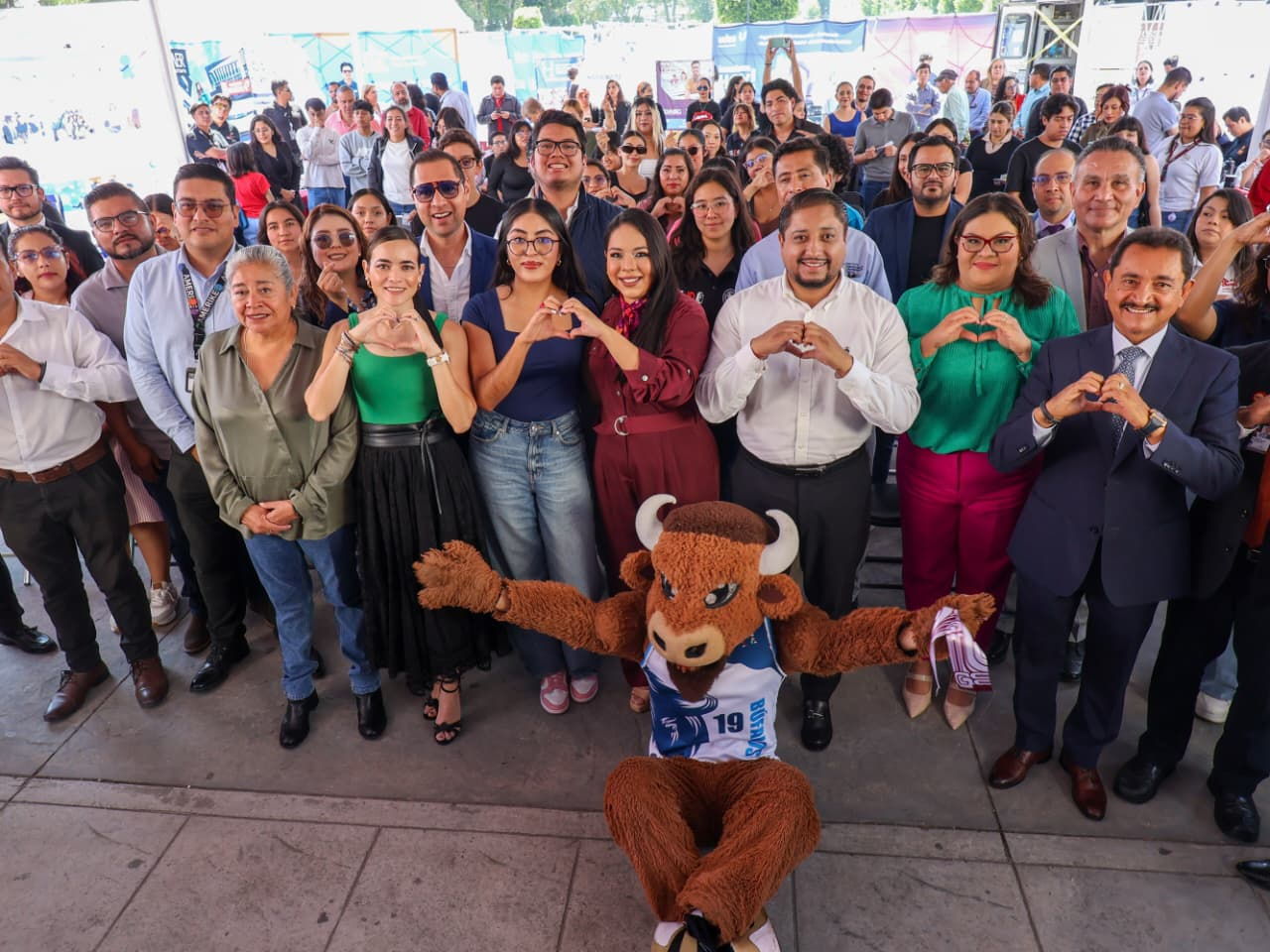Tonantzin Fernández acerca oportunidades educativas a jóvenes de San Pedro Cholula