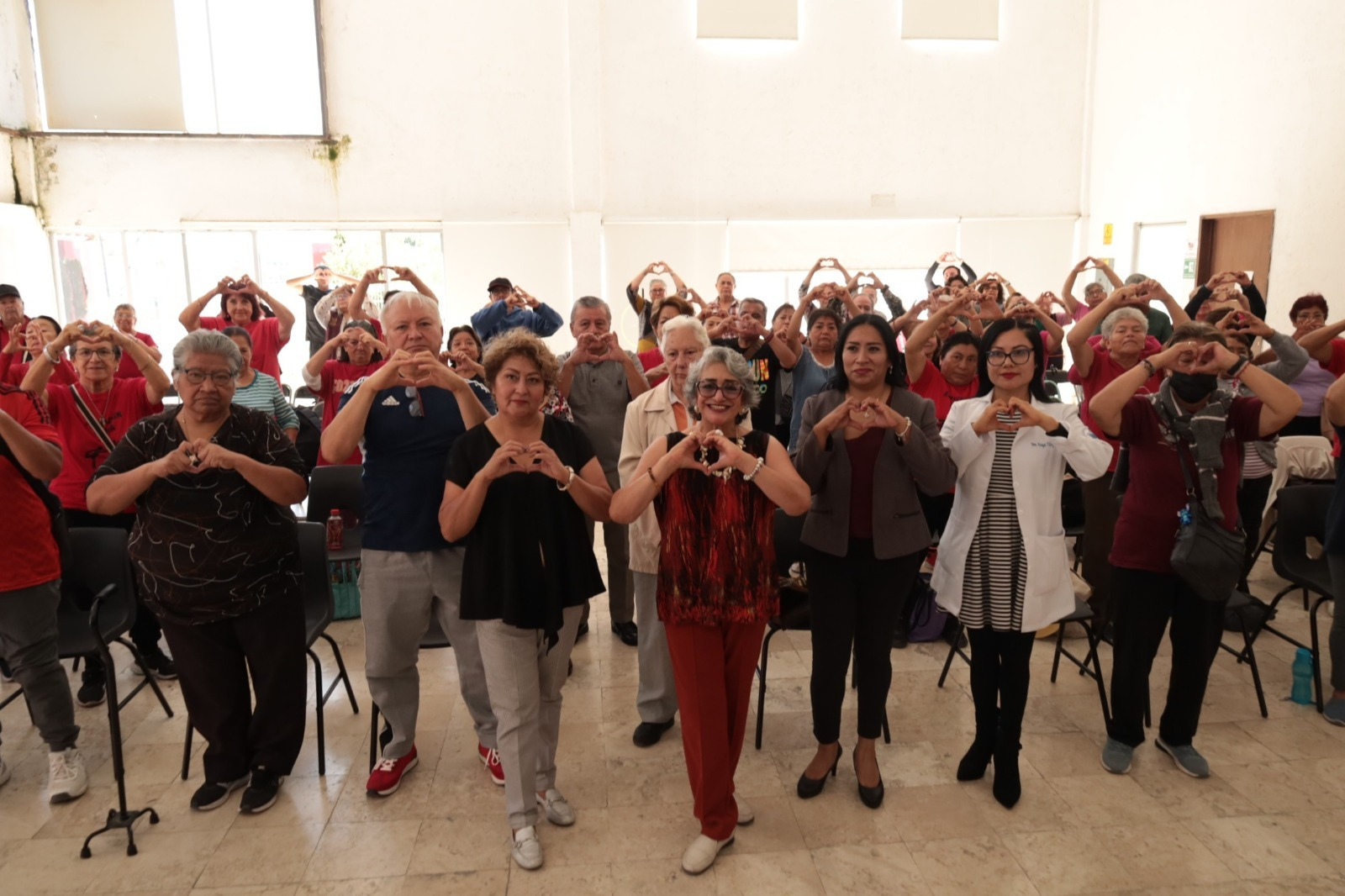 DIF San Pedro Cholula acerca servicios de salud a personas adultas mayores