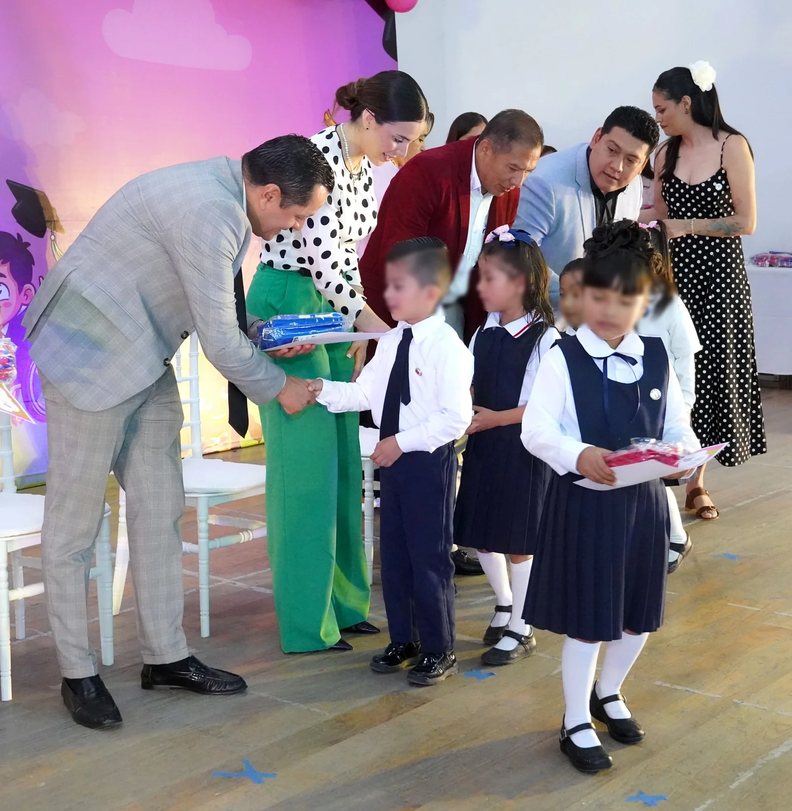 305 niñas y niños concluyen preescolar en los CAIC de Texmelucan