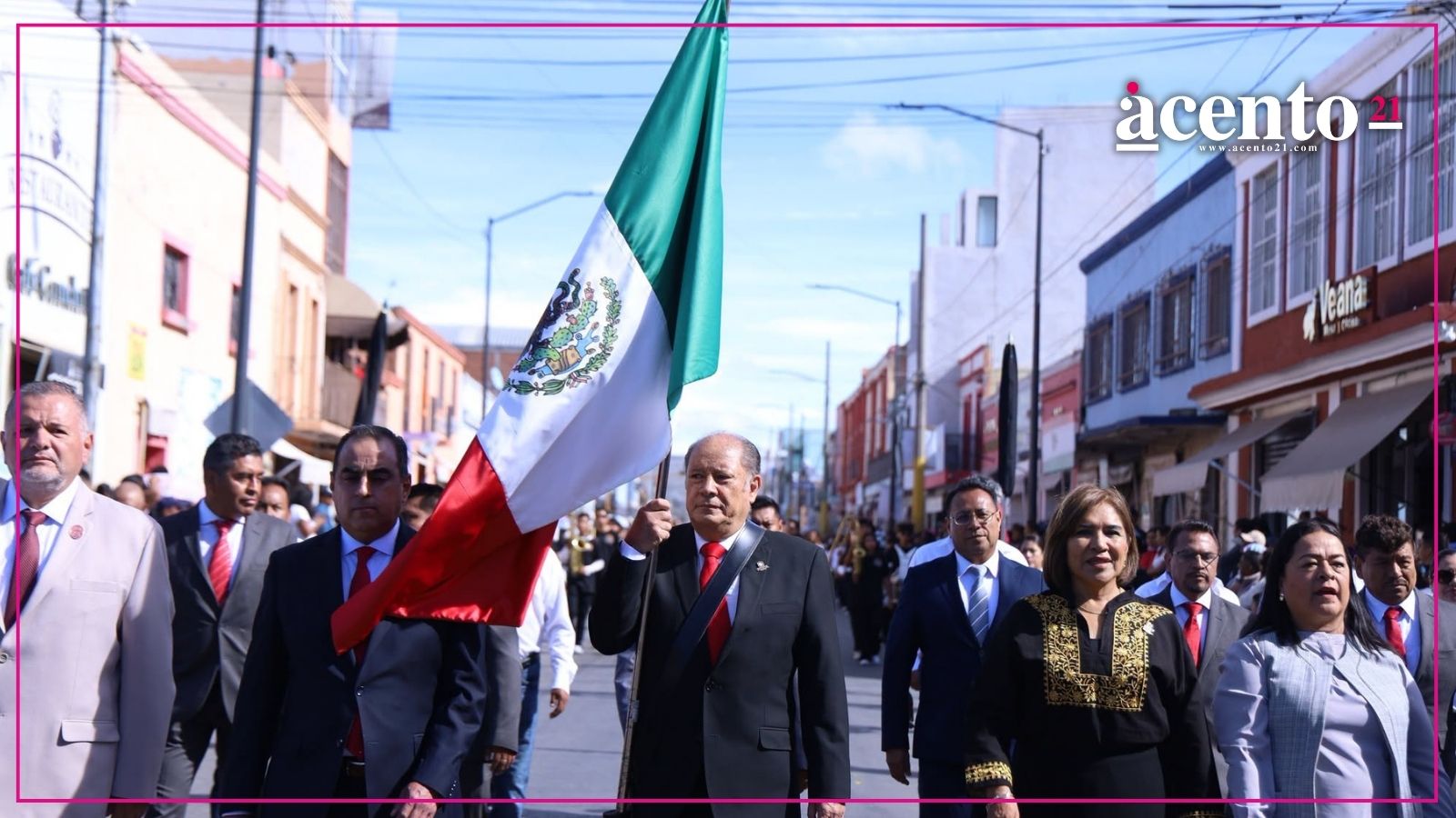 Entre música, colores y tradición, Tepeaca celebra la Independencia con su desfile