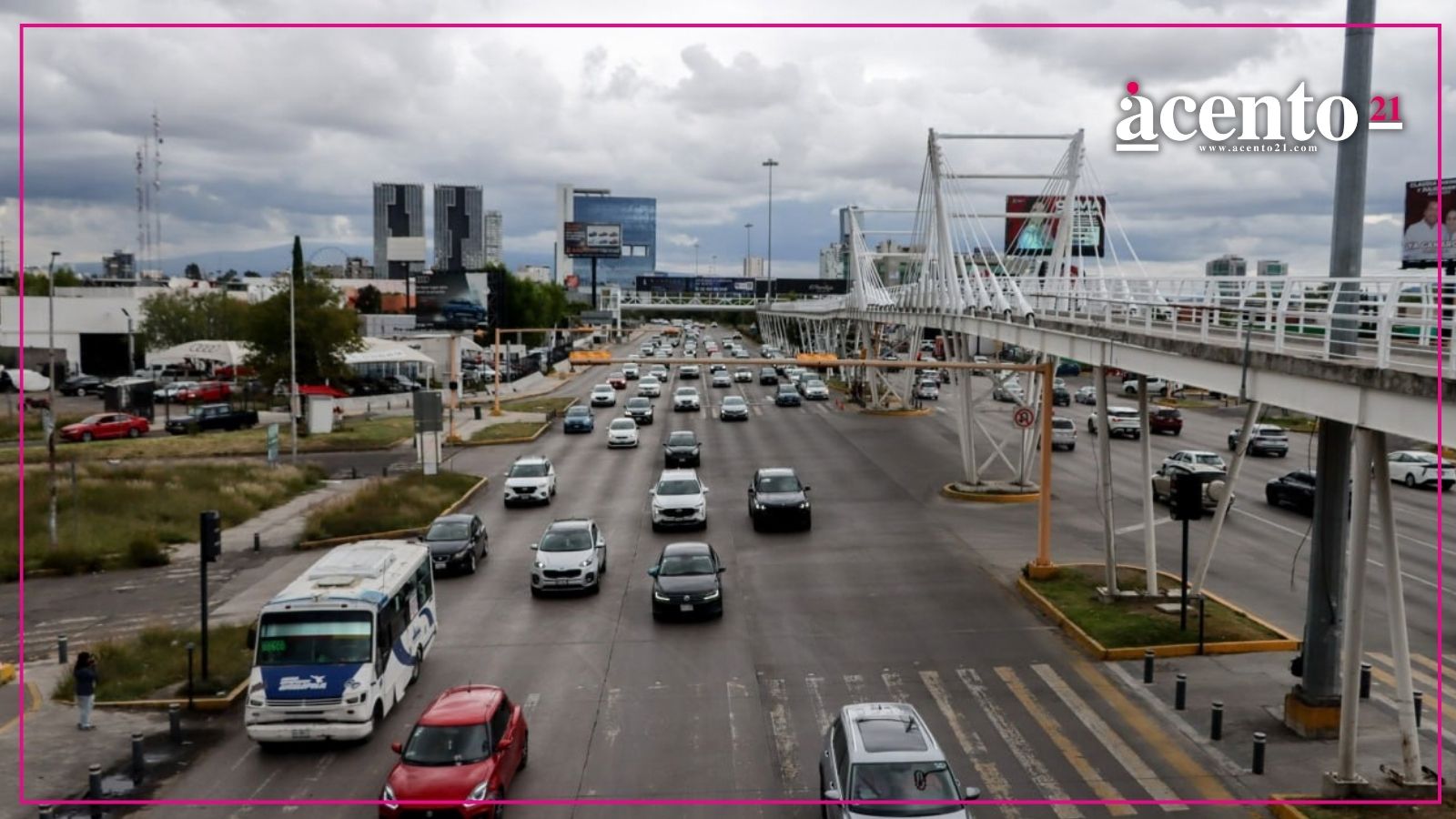 Aplican normatividad a transporte turístico que operaba como servicio público en la Vía Atlixcáyotl Aplican normatividad a transporte turístico que operaba como servicio público en la Vía Atlixcáyotl