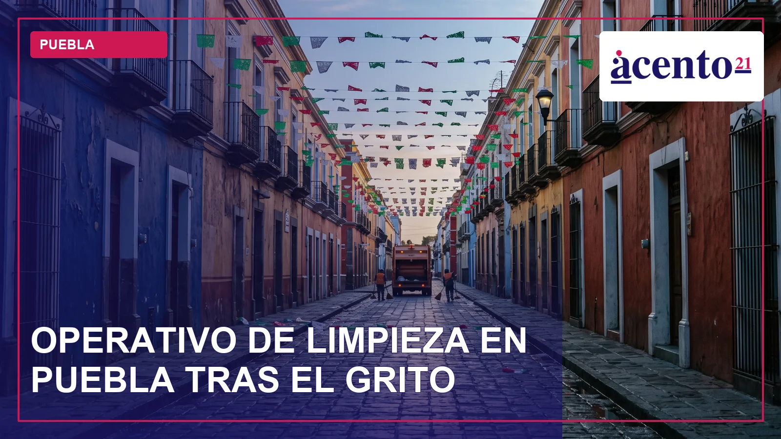 Calle del centro histórico de Puebla al amanecer con adornos patrios y un camión de limpia al fondo, sin personas identificables