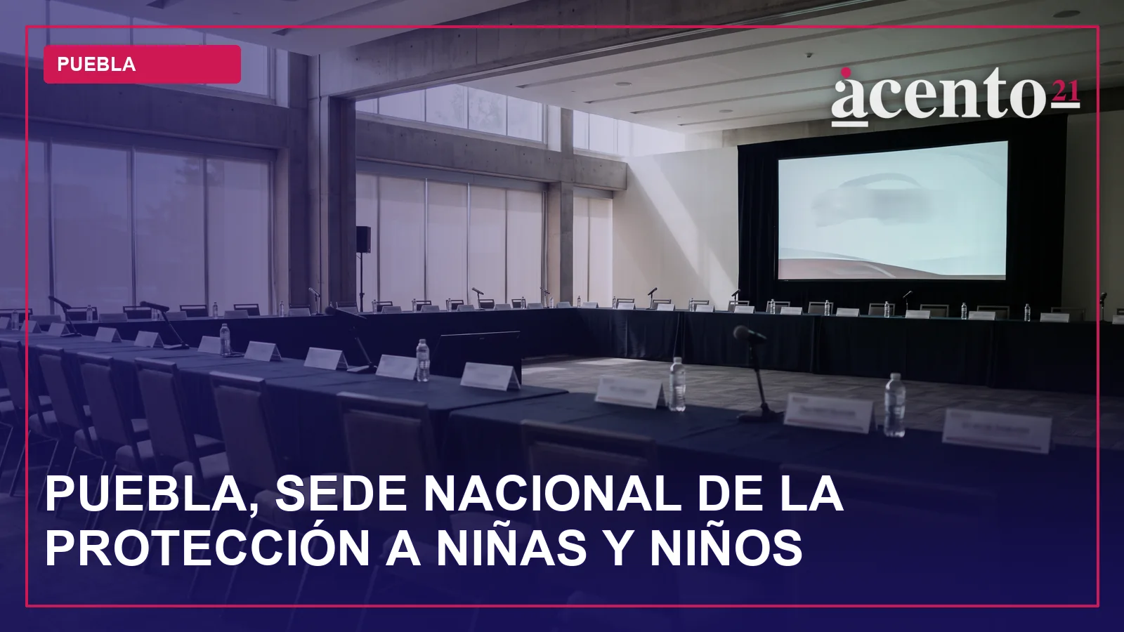 Auditorio con mesas de trabajo y banderas de los estados, sin personas identificables