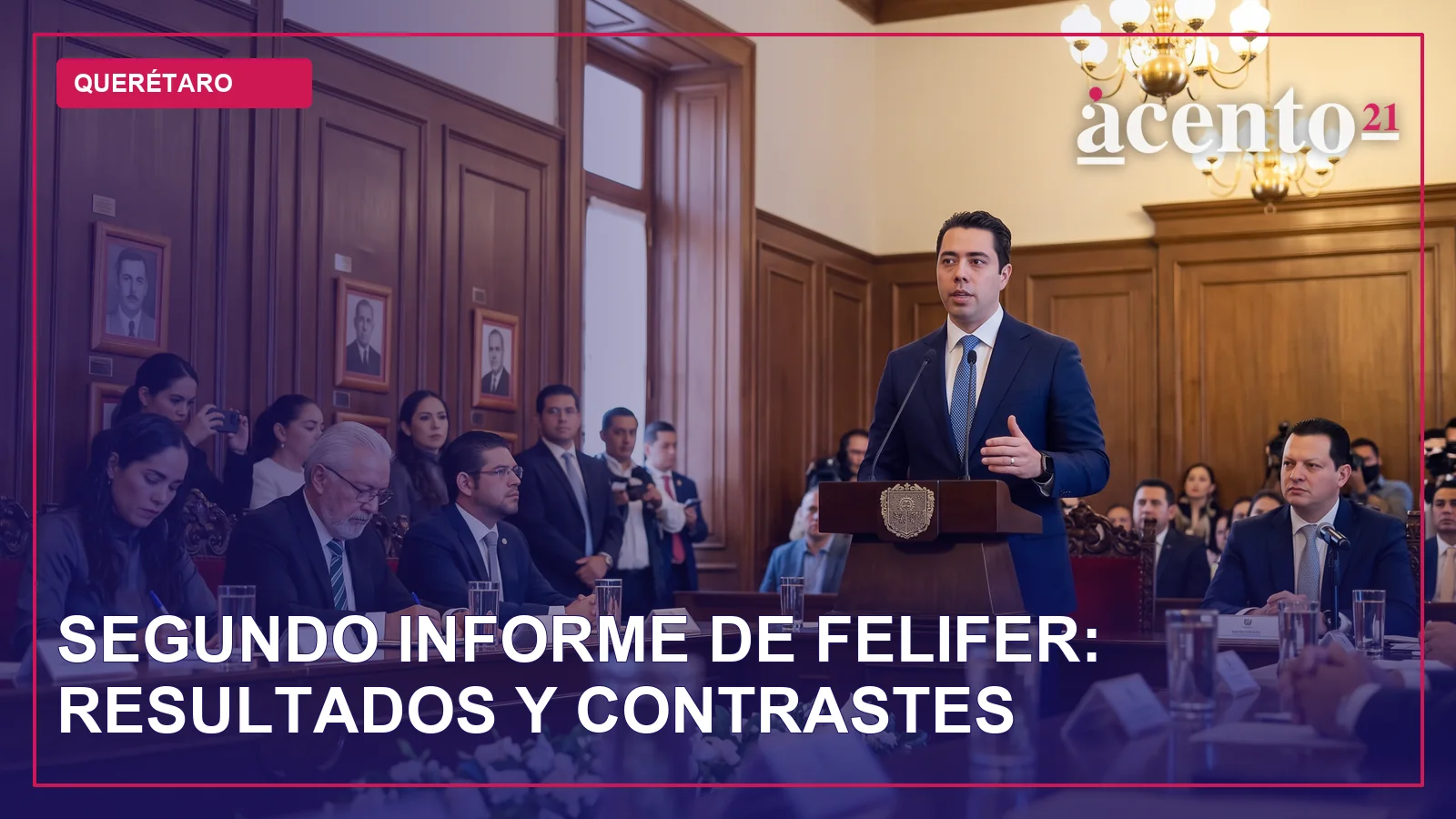 Salón de Cabildo de Querétaro con mesas y sillas vacías, sin personas