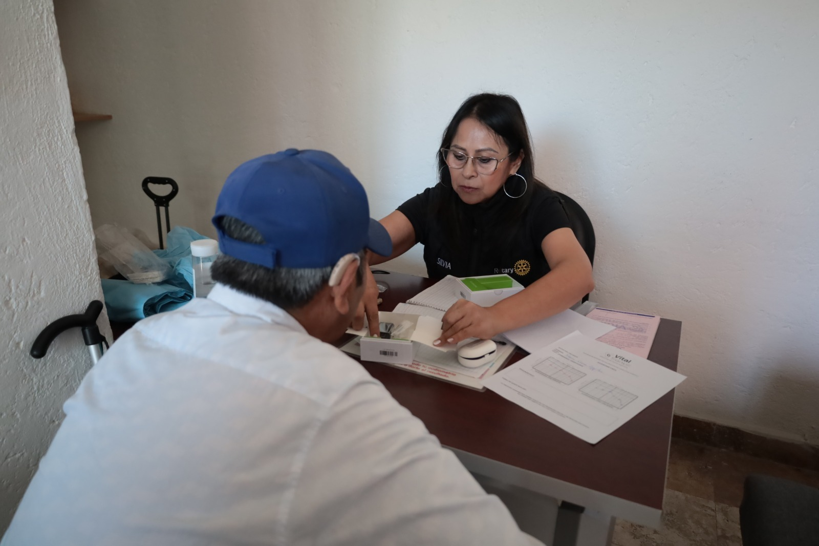 Más de 50 adultos mayores reciben atención auditiva gratuita en San Pedro Cholula