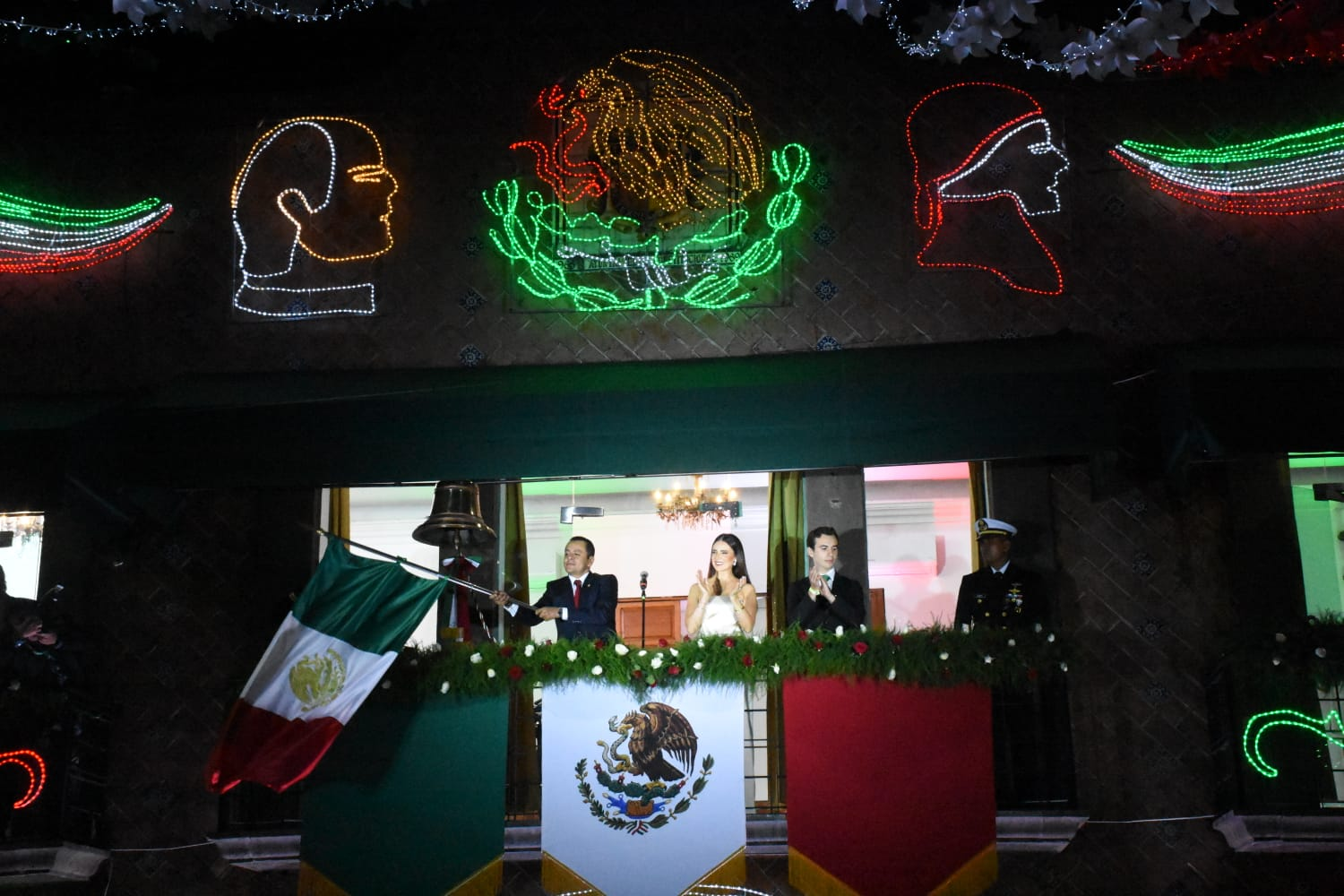 Juan Manuel Alonso encabeza Grito de Independencia ante miles de texmeluquenses