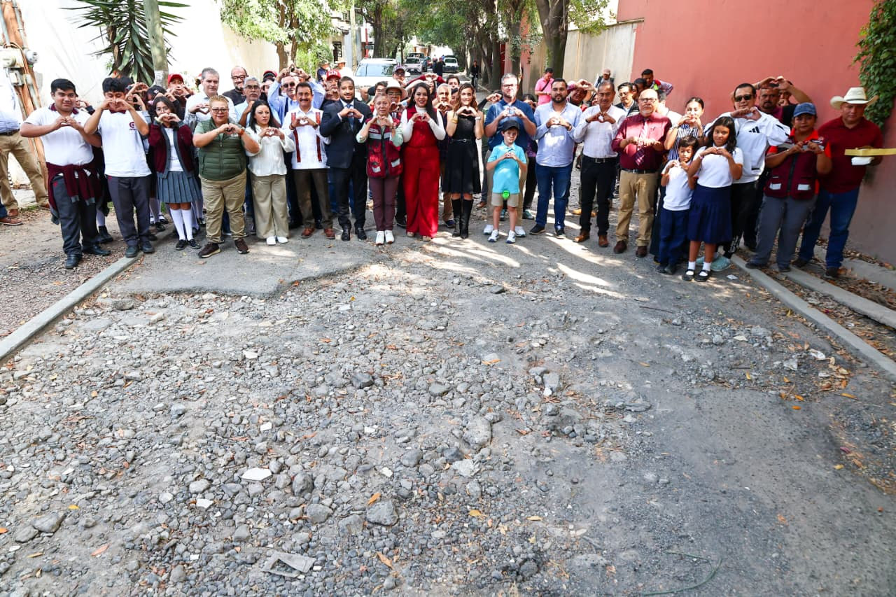 Tonantzin Fernández inicia rehabilitación de la 15 Poniente en Zerezotla