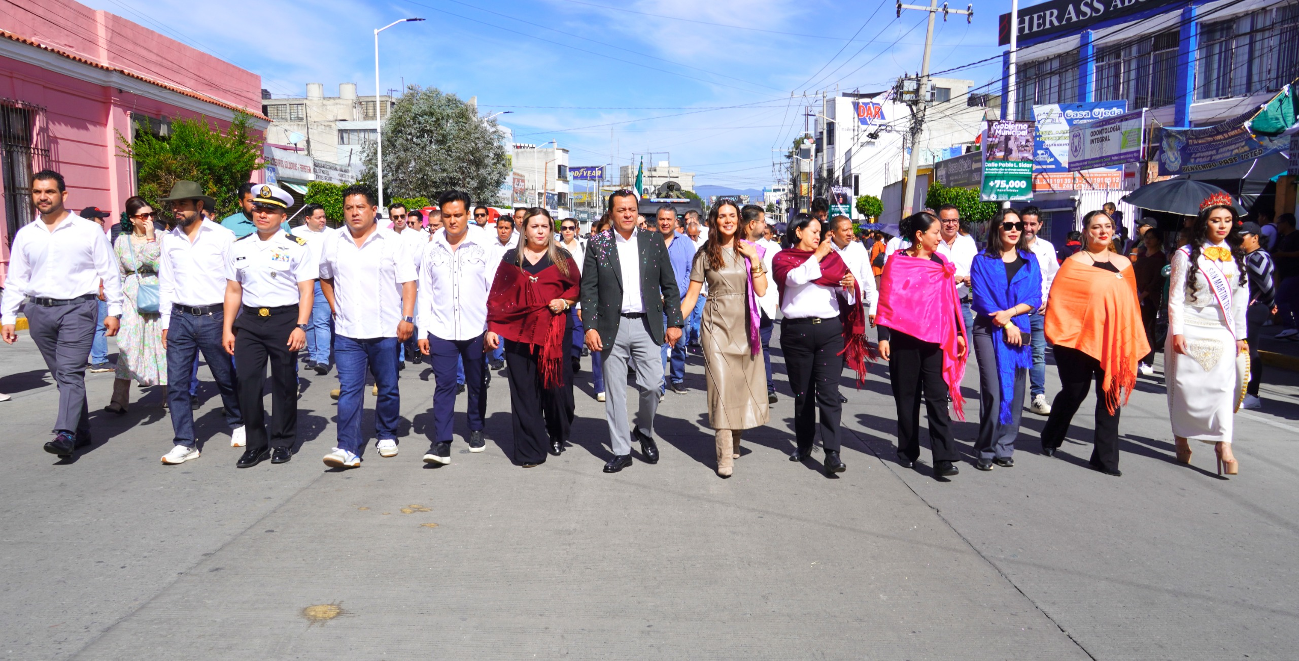 Más de 15 mil personas participaron en el desfile cívico-militar de Texmelucan