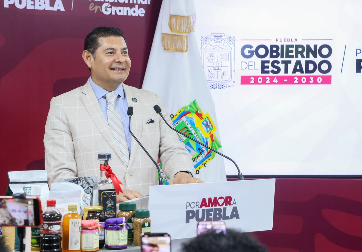 Alejandro Armenta destacó el respaldo de Claudia Sheinbaum a Puebla y resaltó obras como el Circuito Mixteco, escuelas-hospital y el saneamiento del Atoyac.