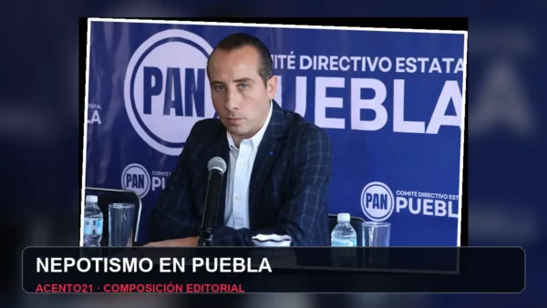 Mario Riestra durante una conferencia del PAN Puebla