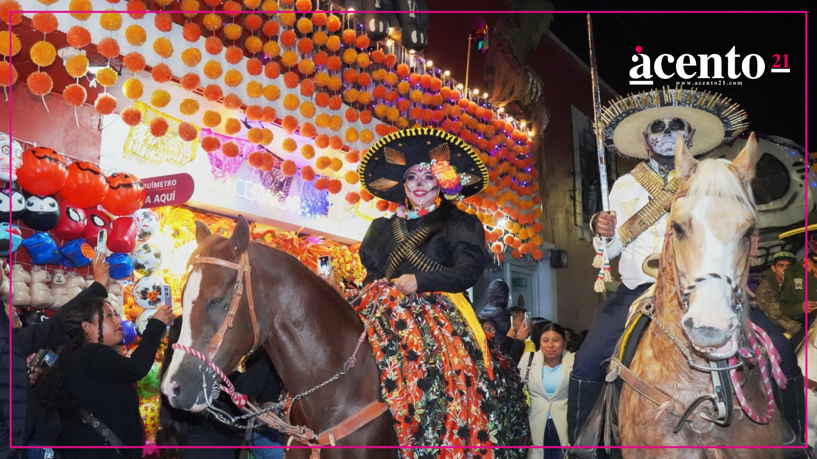 Desfile de Animeros reúne a más de 10 mil personas en San Pedro Cholula Desfile de Animeros reúne a más de 10 mil personas en San Pedro Cholula