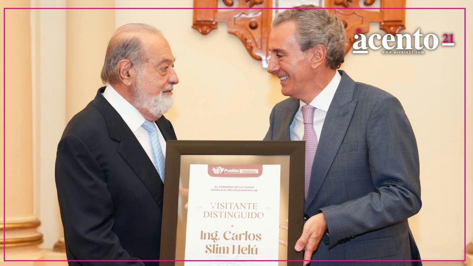 Entrega Pepe Chedraui reconocimiento de Visitante Distinguido a Carlos Slim