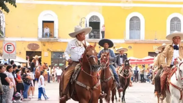 Ilustración de un desfile cívico deportivo en Atlixco con banderas mexicanas