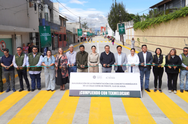 Juan Manuel Alonso inaugura pavimentación de la calle Cofre de Perote y rehabilitación de parque junto al ISSSTE