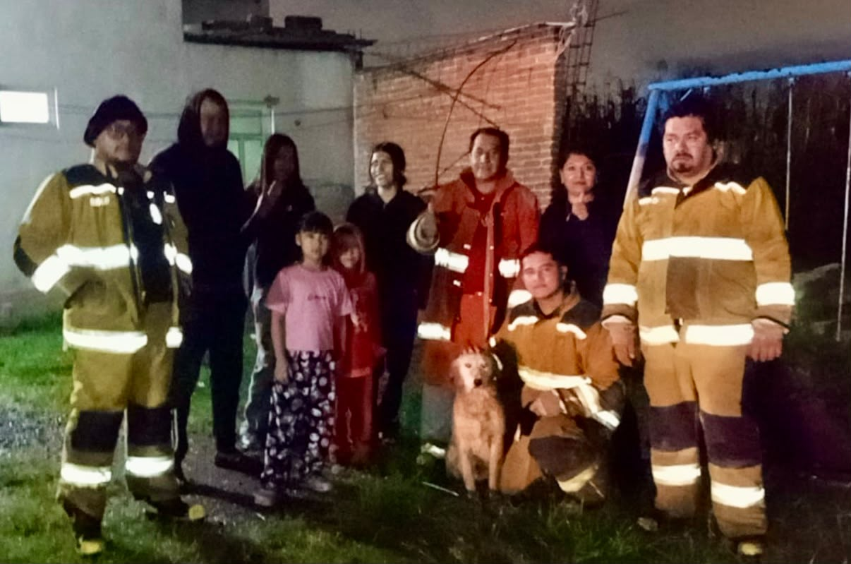 Bomberos de Cuautlancingo rescatan a perro que cayó a un pozo de 45 metros Bomberos de Cuautlancingo rescatan a perro que cayó a un pozo de 45 metros
