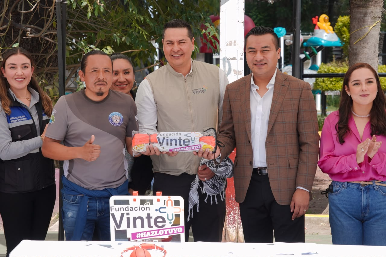 Roberto Solís inicia rehabilitación de espacios deportivos en el zócalo de Huejotzingo Roberto Solís inicia rehabilitación de espacios deportivos en el zócalo de Huejotzingo