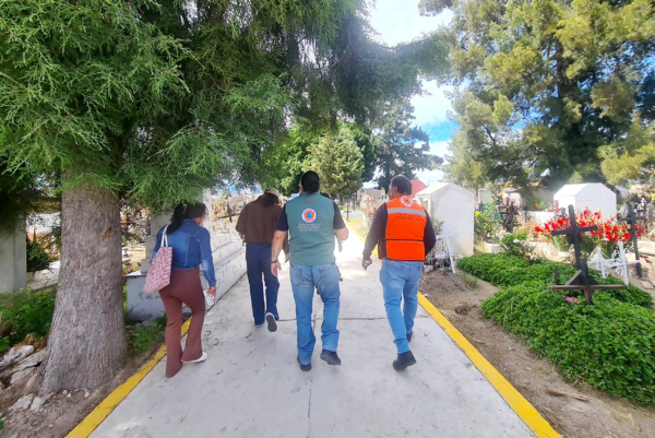 Texmelucan prepara panteones para recibir a familias durante Día de Muertos