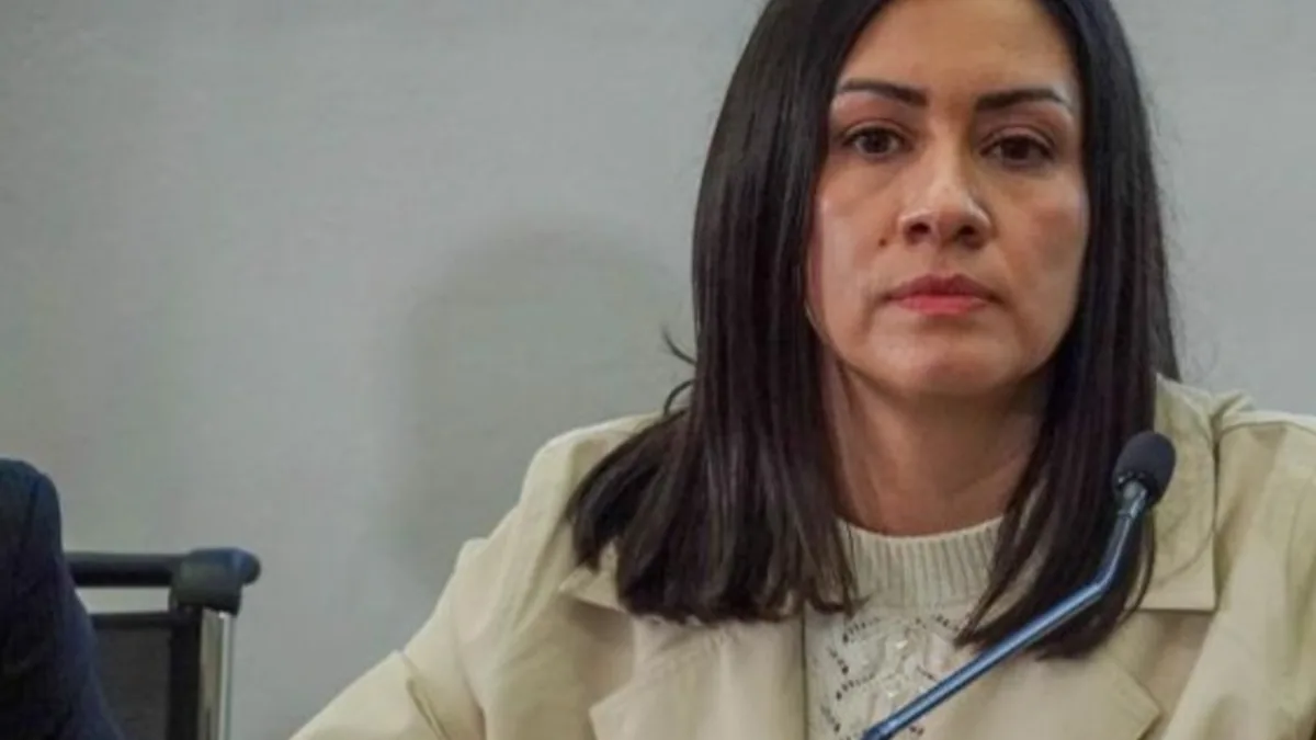 INE suspende contrataciones y revisa altos mandos Logotipo del Instituto Nacional Electoral (INE) en un edificio oficial